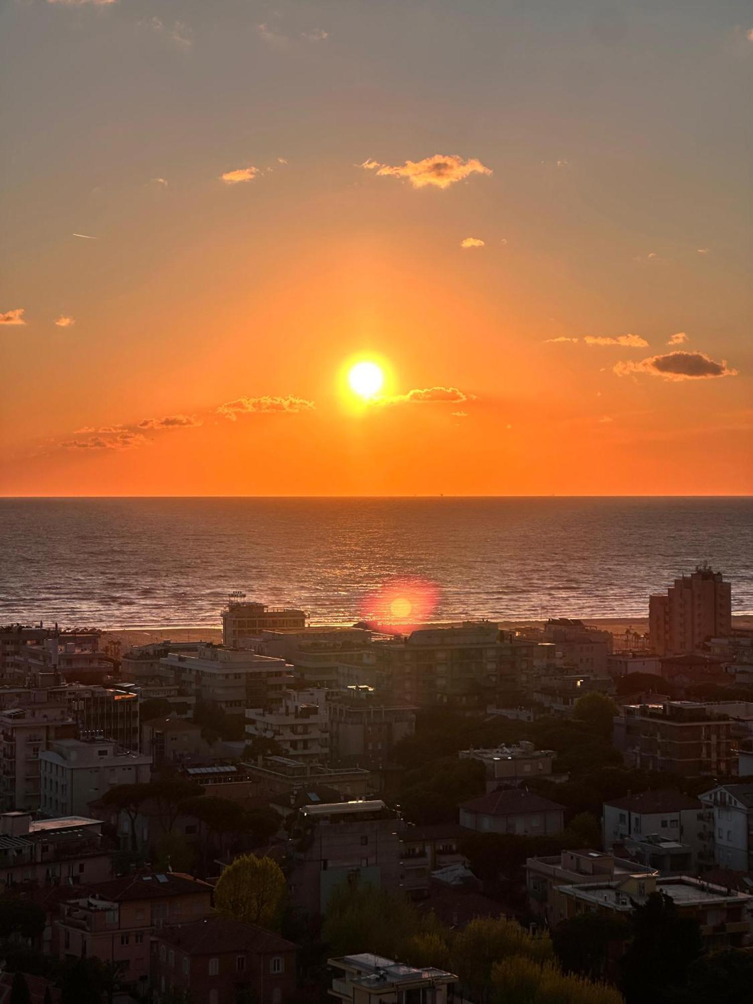 Panoramico Appartamento Vista Mare Rimini Buitenkant foto